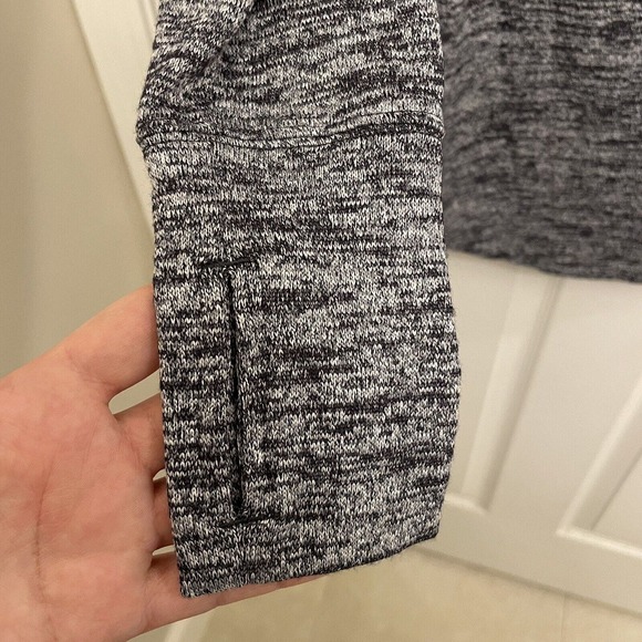 Athleta Pose Womens Long Sleeve Sweater Top Size XS Gray Thumb Hole - Picture 4 of 5
